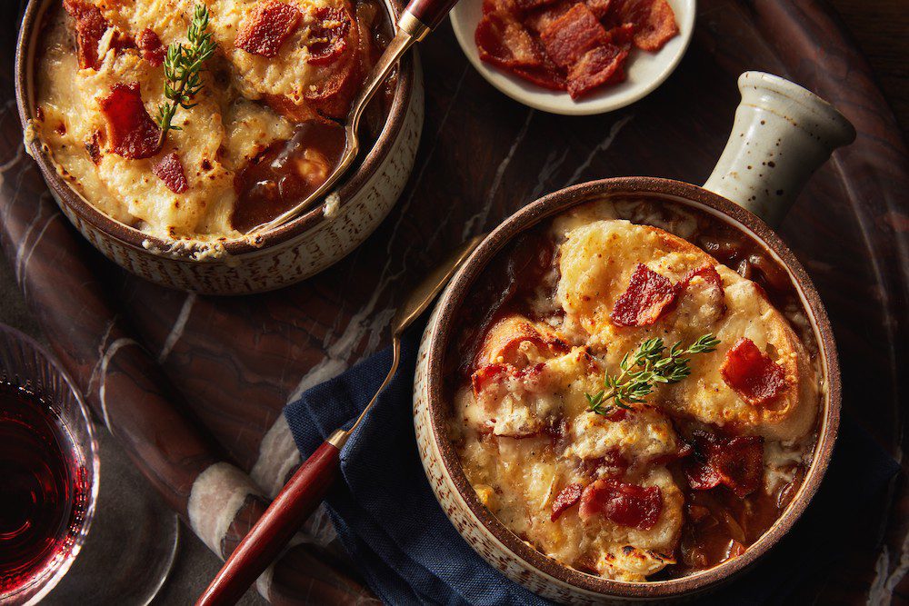 Soupe à l’oignon et au bacon canadienne