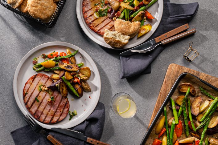 Tranches de jambon avec légumes rôtis au four