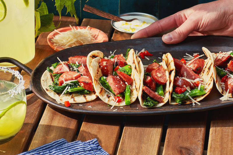 Tacos de saucissons au parmesan italien et de rapini