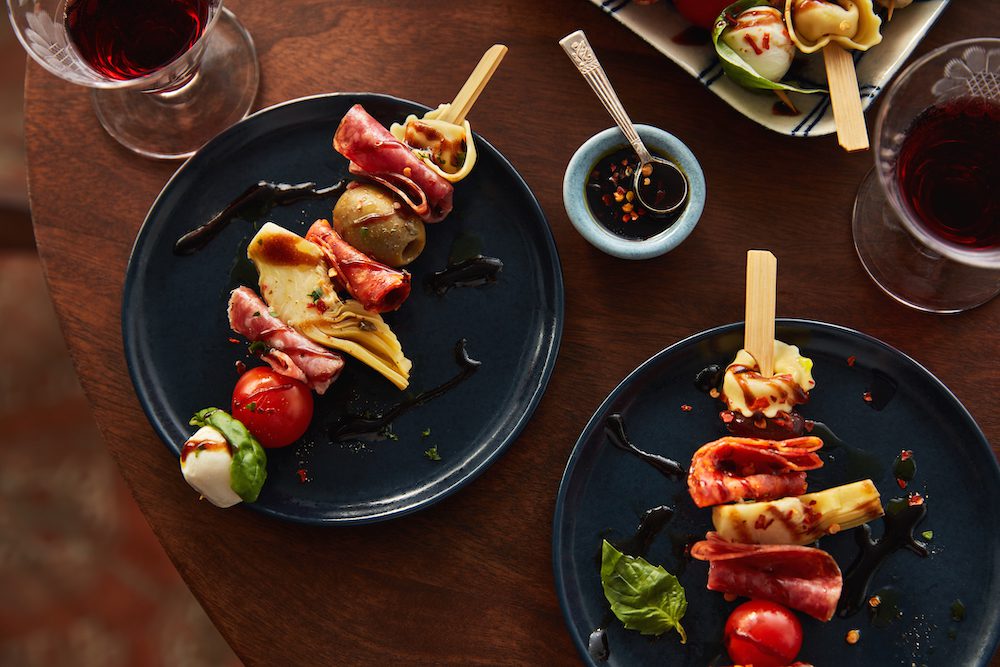 Brochettes d’antipasto aux tortellinis