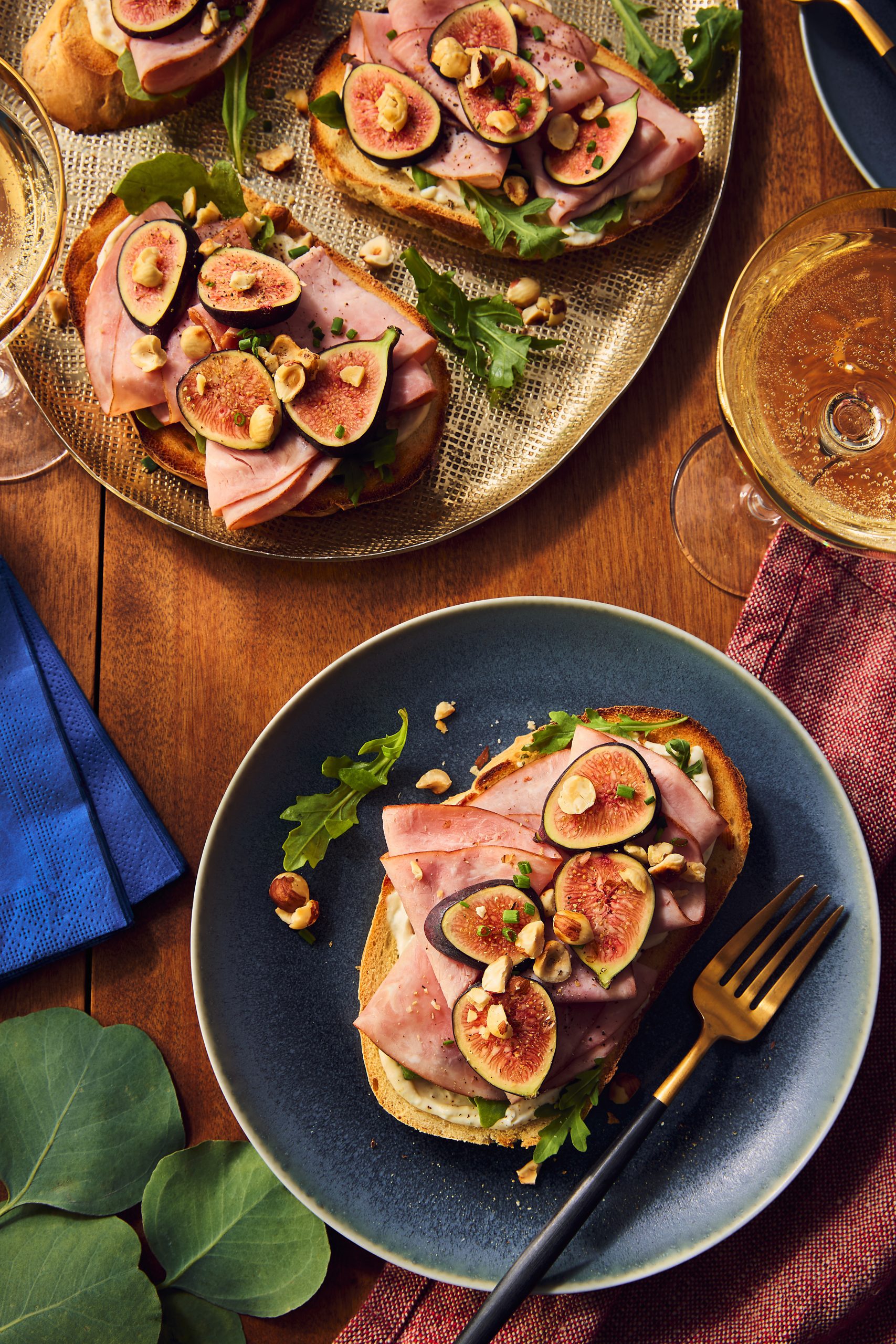 Croque-monsieur au jambon, aux figues, au fromage de chèvre et à la roquette