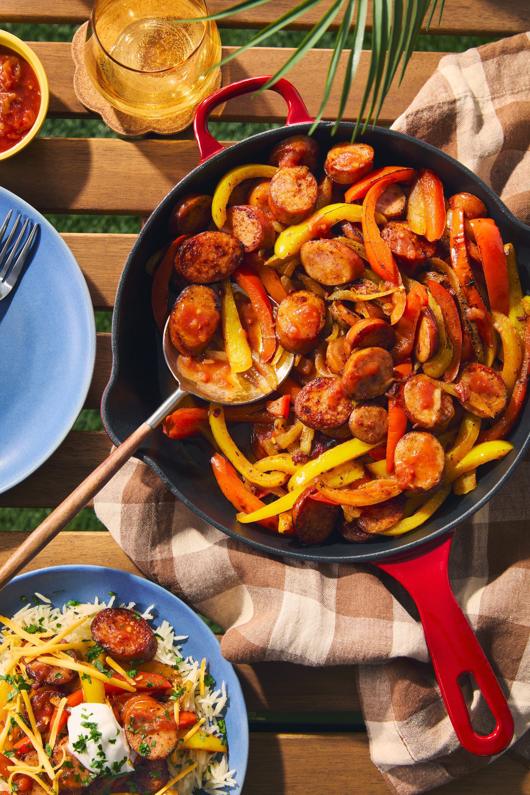 Poêlée de poivrons et de saucissons Smokies épicés et glacés